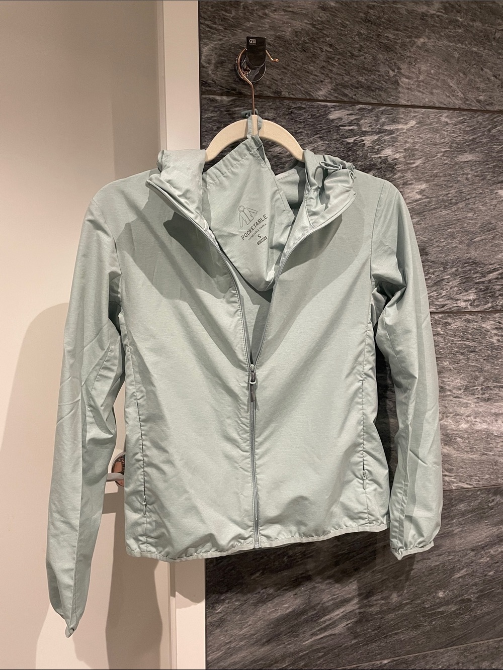 Uniqlo Pocketable Parka Mint Hooded Windbreaker